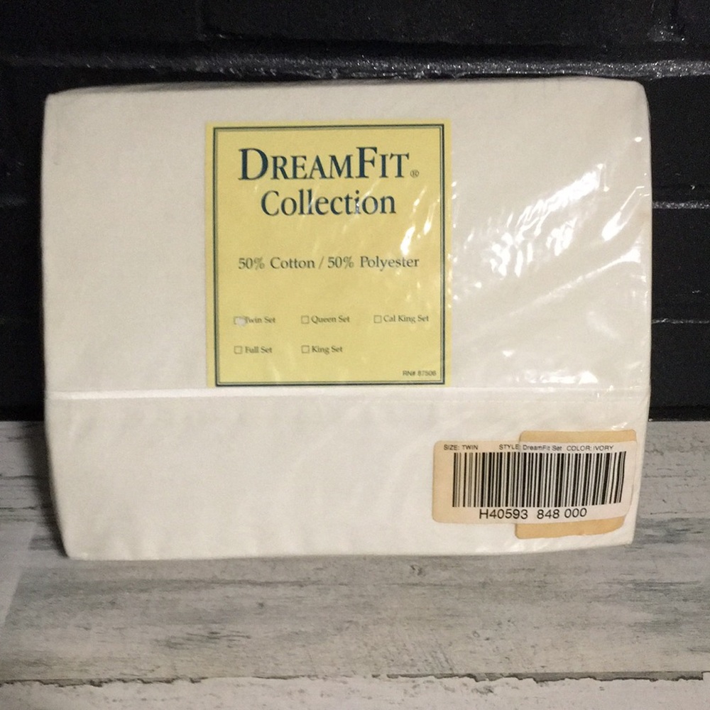 DreamFit Collection new in package ivory twin sheet set